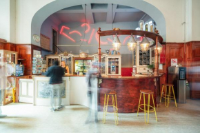 Гостиница Three Little Pigs Hostel - Your Berlin Castle  Берлин